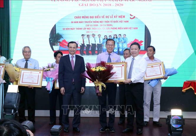 Outstanding collectives and individuals praised for overseas Vietnamese affairs
